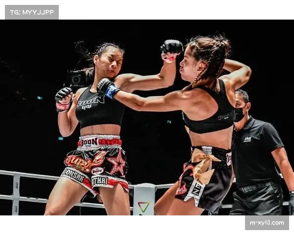 阿纳尼从首秀失利到泰拳冠军的成长与蜕变