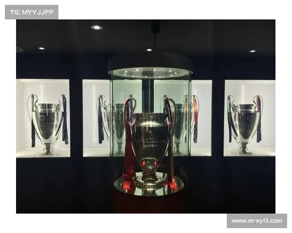 欧冠主题艺术展在伦敦开幕，展出奖杯复刻品与冠军影像