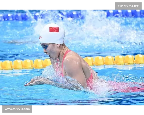 体育主播跨界体验游泳赛事，挑战百米蛙泳引热议